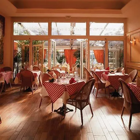 アンバセダダー モナコ