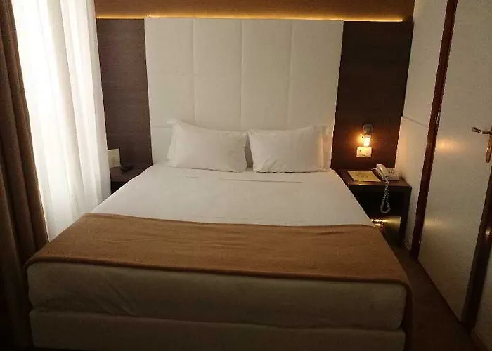 Ambassador-monaco מלון 3*